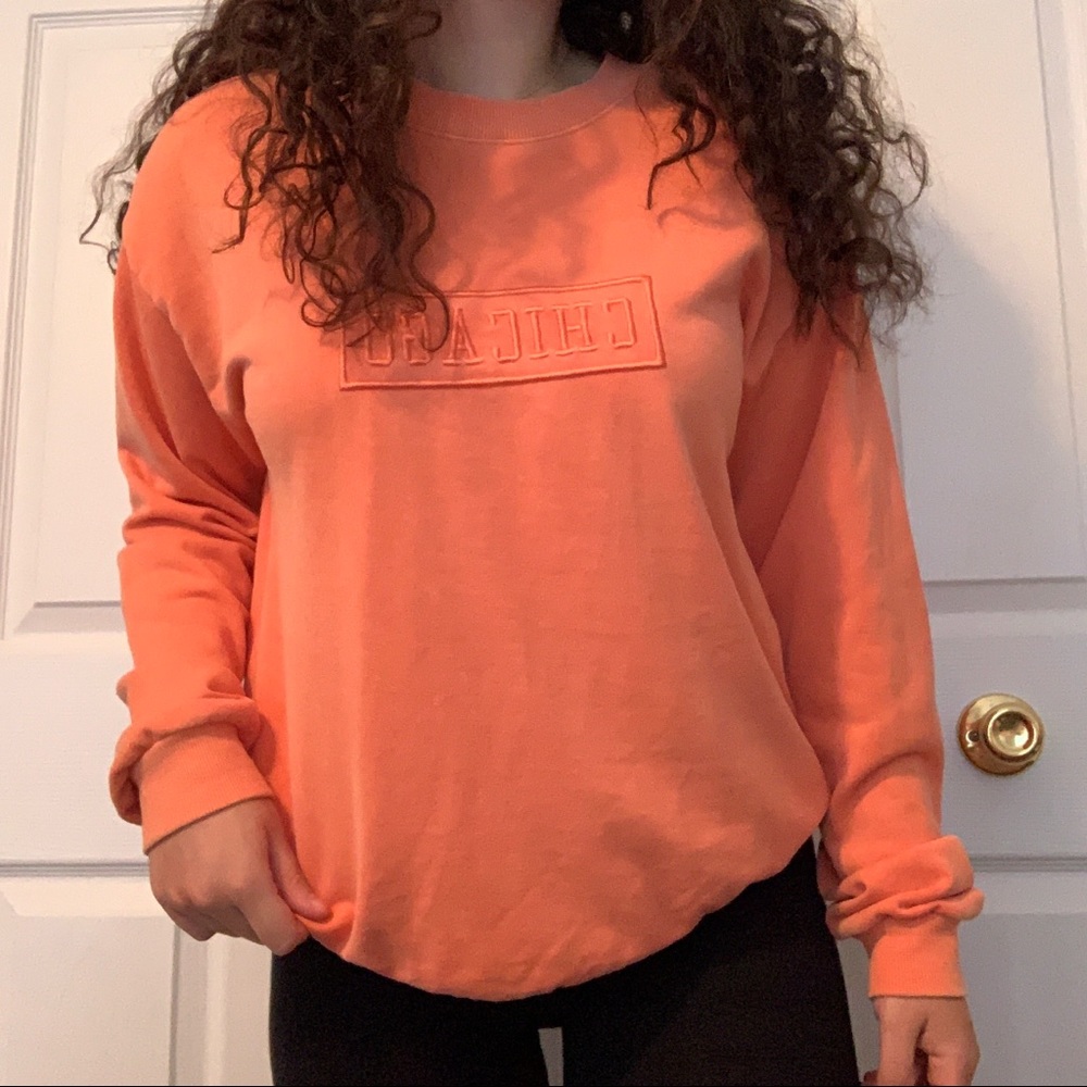 Orange “CHICAGO” Crewneck Forever 21